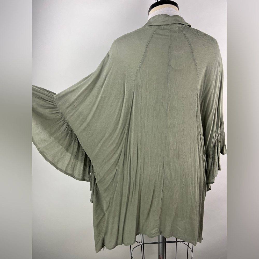 ๐ 3069. Oversized Button Front Ruffled Tunic Top - Picture 2 of 8